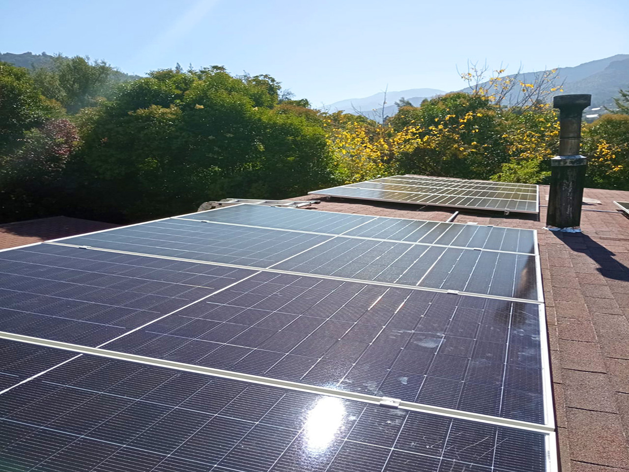 Instalación destacada de kits solares Trisolar